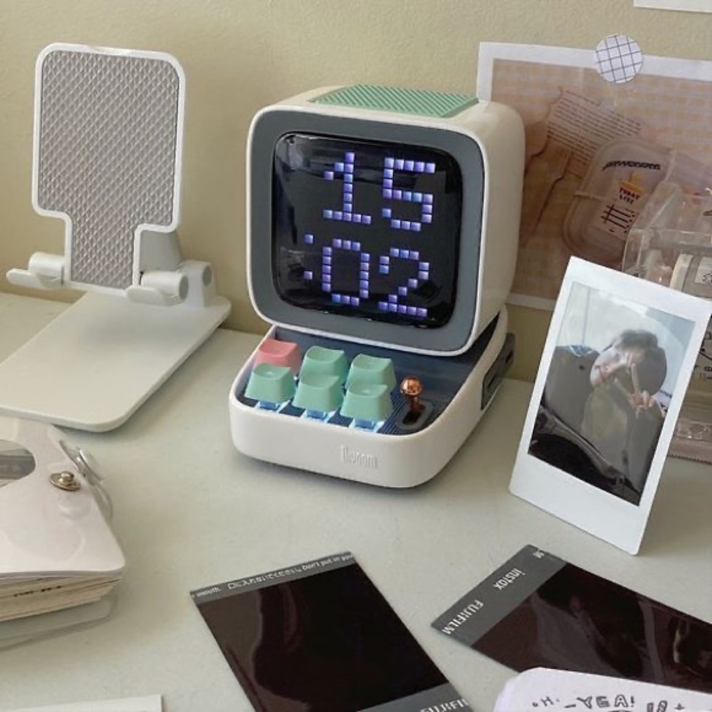 Divoom Ditoo Retro Pixel Art Game, Bluetooth Speaker, Alarm clock and more - Picture 5 of 9